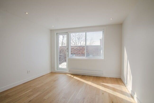 Photo - 3014 Avenue Van Horne Unit 33