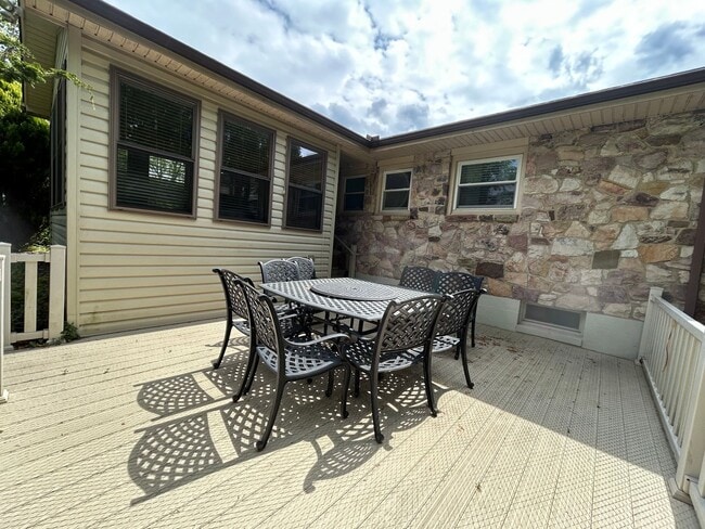 Photo - 1449 Harris St
