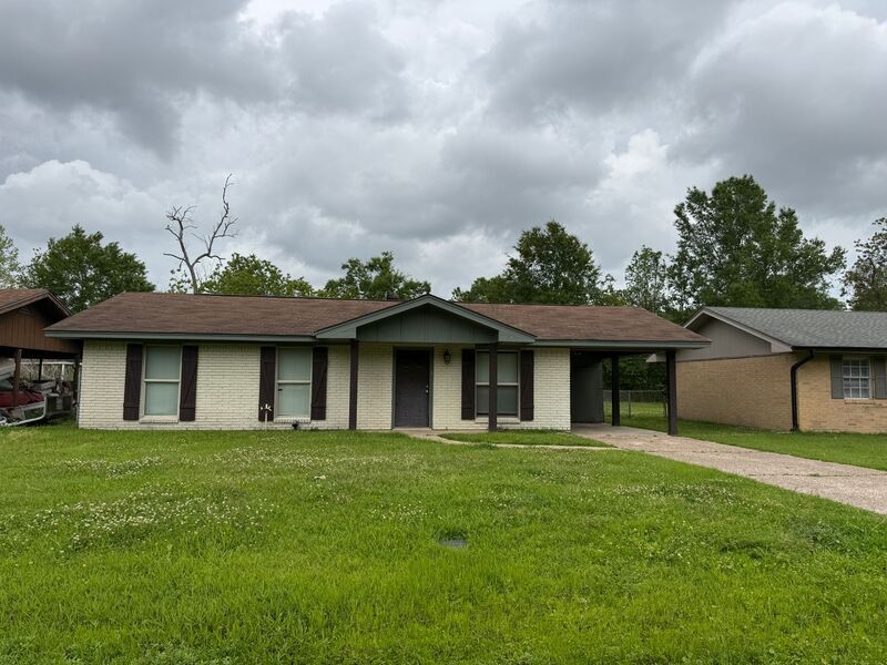 Photo - 290 Beach St