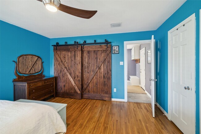 Photo - 701 W 32nd St