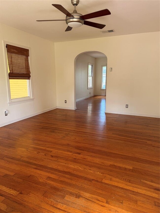 Photo - 1904 Pequeno St