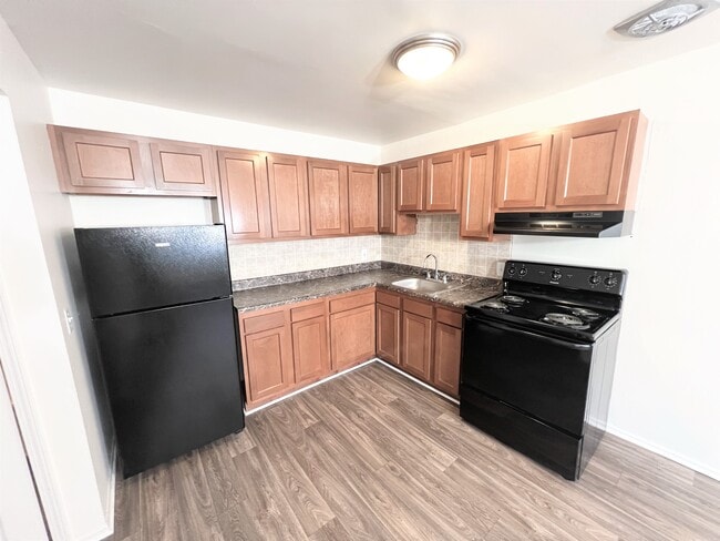 3 BR - Kitchen - Taylor Park Townhomes
