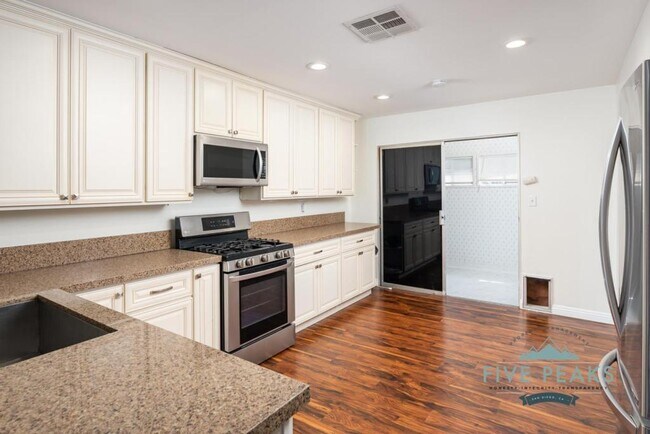 424 Woodlawn Ave D - 424 Woodlawn Ave D Townhome
