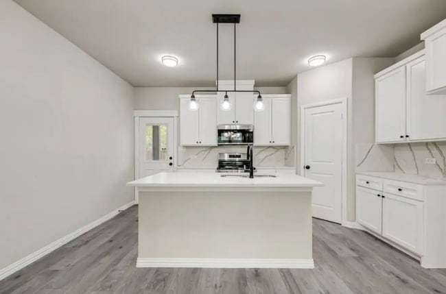 5612 Black Pine Cir