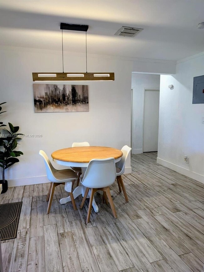 Photo - 301 NW 51st St