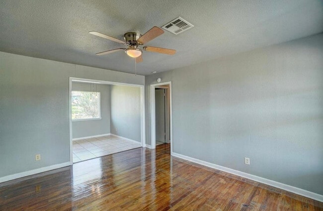 Photo - 5325 NW Euclid Ave