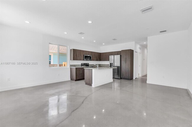 Photo - 638 NW 15th Ave