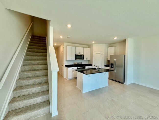 Photo - 655 Salisbury Cir