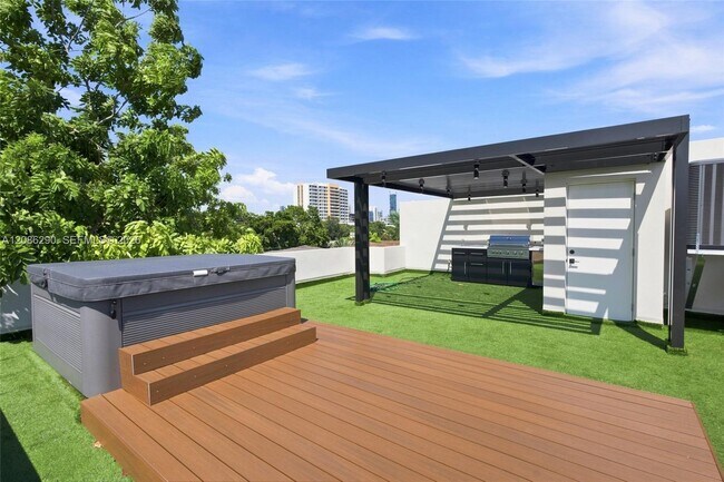 Photo - 1001 SW 10th Ave