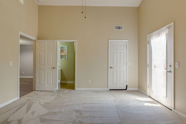 Photo - Adorable 2 bed/2 bath condo Hermitage