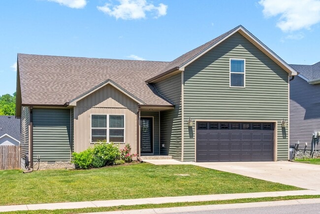 Photo - 3 bedroom Pet Friendly Home For Rent Near Needmore Road!