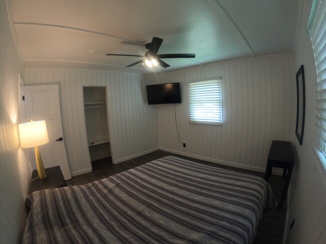 Photo - 937 Avenue B