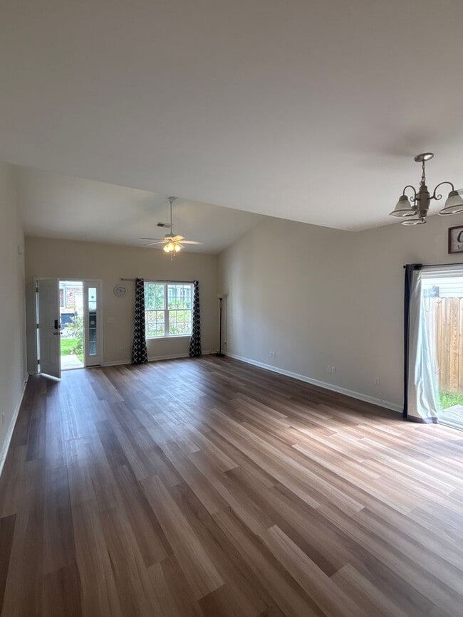 Photo - 657 Cornerstone Cir