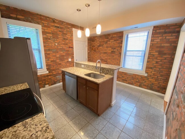 Photo - Hunter Ave 888-890 NCR Unit 888