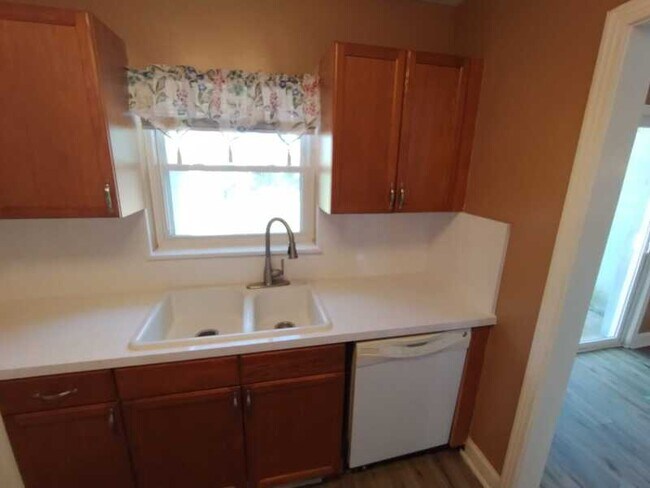 Photo - 5247 Lexington Ave