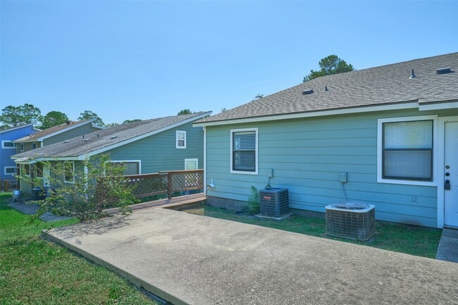 Photo - 21 Harbour Row Dr
