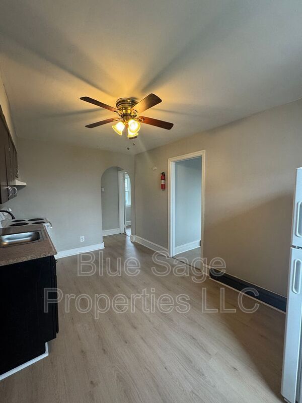 Photo - 621 W 7th St