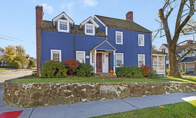 Building Photo - Historic Mendham Home