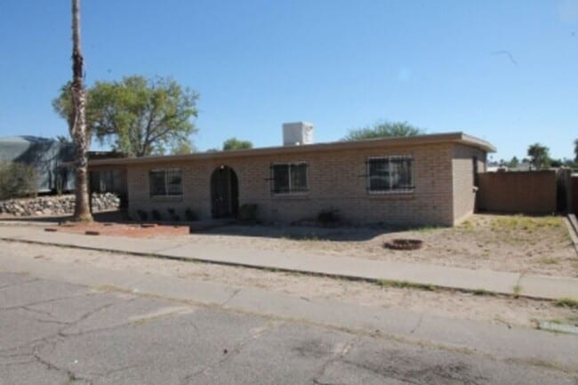 Photo - Spacious 4bd/2ba Featuring Central A/C and Large Private Yard