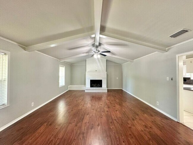 Photo - Beautiful 4 Bedroom 2 Bathroom home in Tyler!