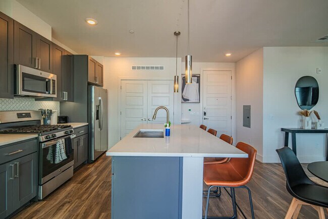 Photo - 15501 N Dial Blvd Unidad ID1281570P