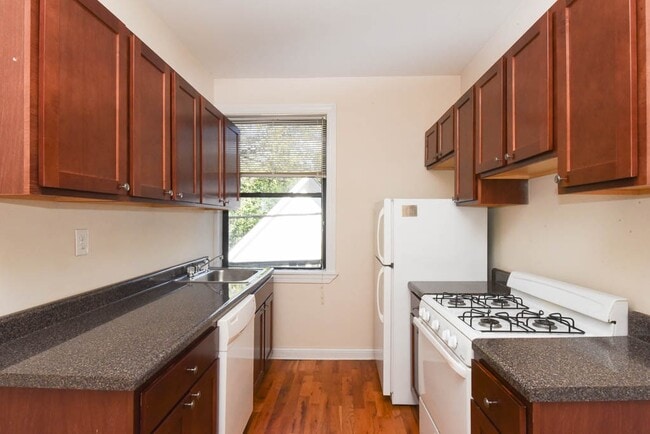 Photo - 1314 Oak Ave Unit J02W