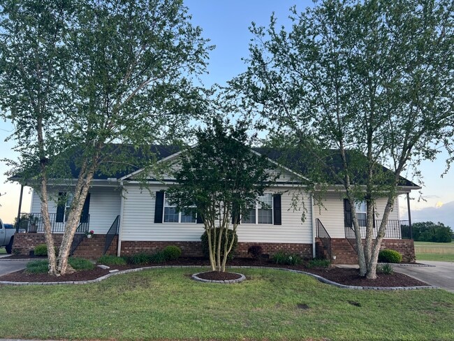 Building Photo - Deveron Townhome