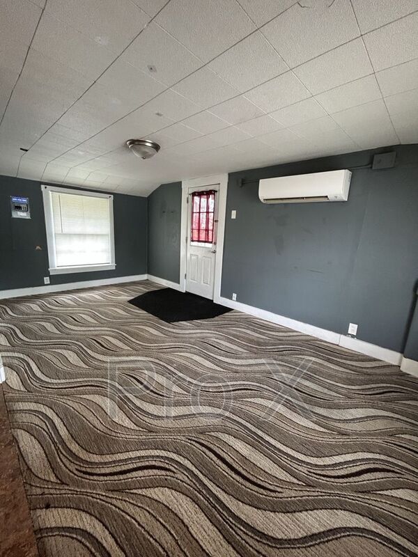 Photo - 107 W Lindburg St