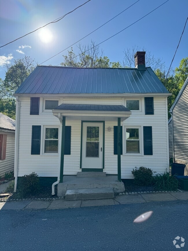 Building Photo - 114 College St Rental