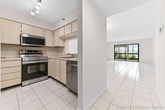 Photo - 7260 Kinghurst Dr Unit 106