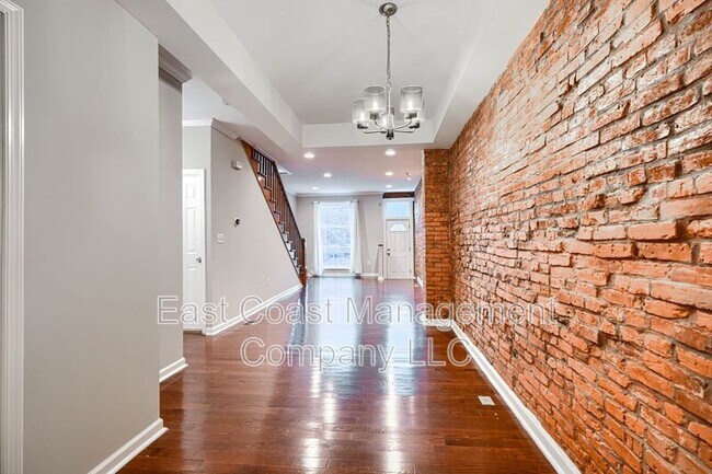 Photo - 2826 Huntingdon Ave