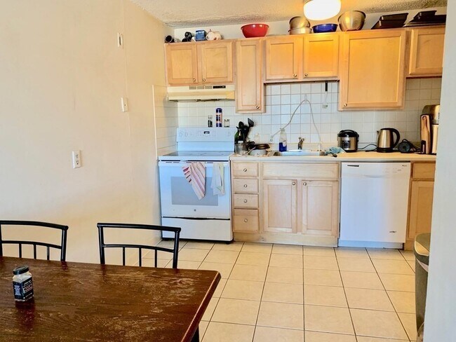 Photo - 239 Kelton St Unidad 41