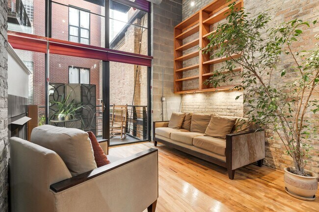 Photo - 1935 N Fairfield Ave Unit 306