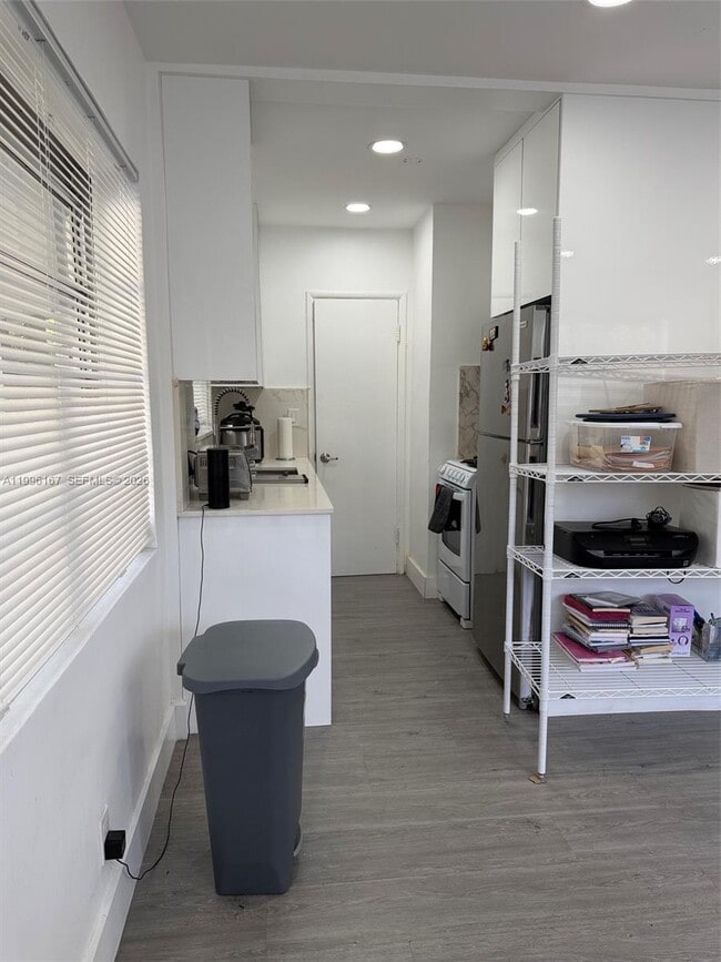 821 NE 6th St Unit 2