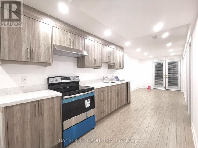 Photo - 267 Bathurst Glen Dr