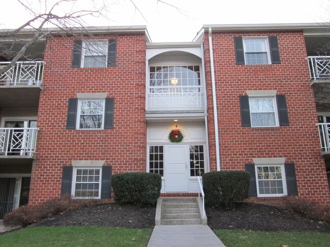 Building Photo - Charming 2 Bedroom/ 2 Bathroom Apartment in Mays Chapel, MD!