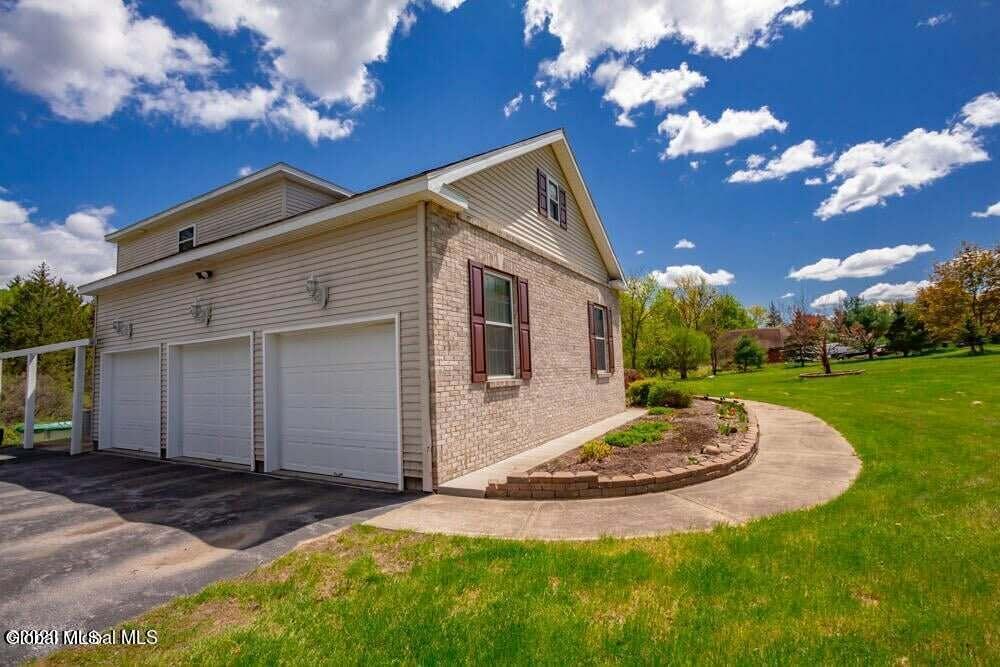 Photo - 620 Sacandaga Rd