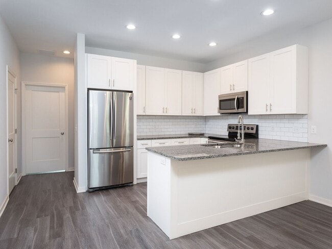 Photo - Porter's Lakeside - Luxury 4 Bedroom, 4 Ba...