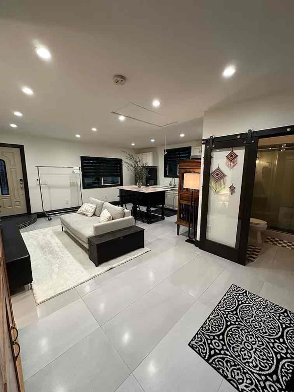 Photo - 7713 Owensmouth Ave