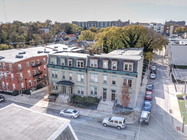 17-23 E Daniels St