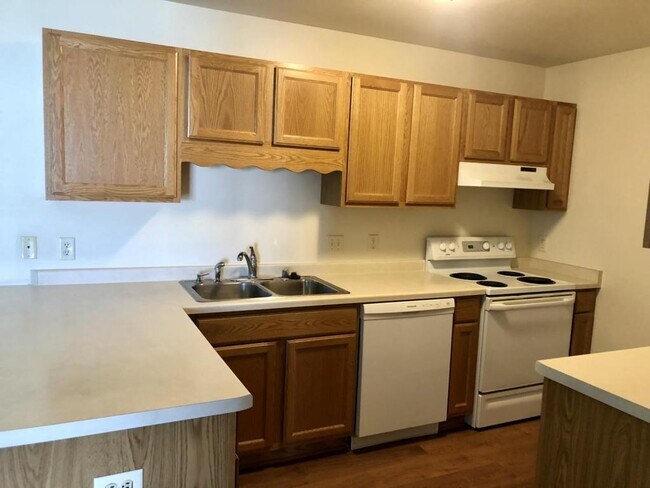 Photo - 451 Linden Dr