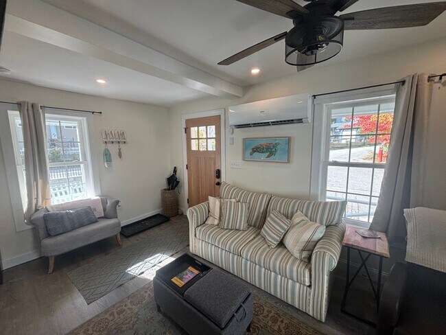 Photo - 1 Simpson Ave