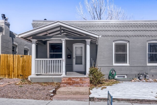 Building Photo - LOCATION LOCATION!! Beautiful 2-bed 1-bath duplex located in the highly desirable West Highlands ...