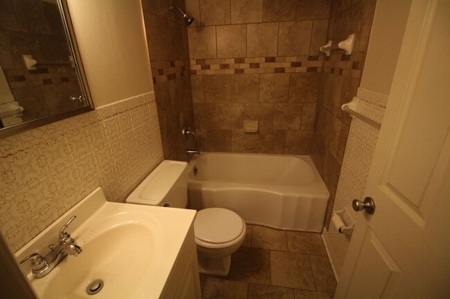 Photo - Two Bedroom Home With Fresh Paint And New ...