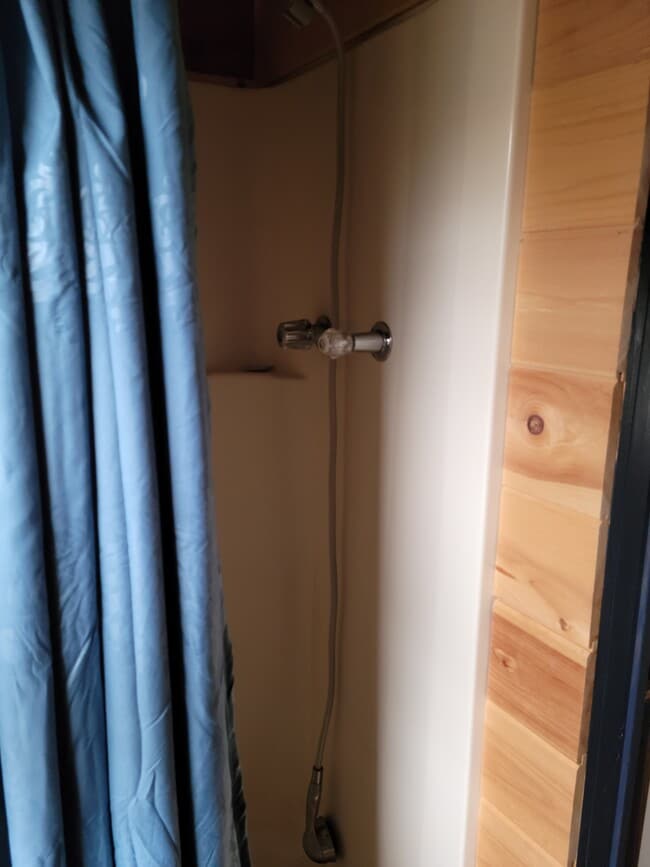 Stand up shower in Bathroom - 286 Mount Vernon Rd