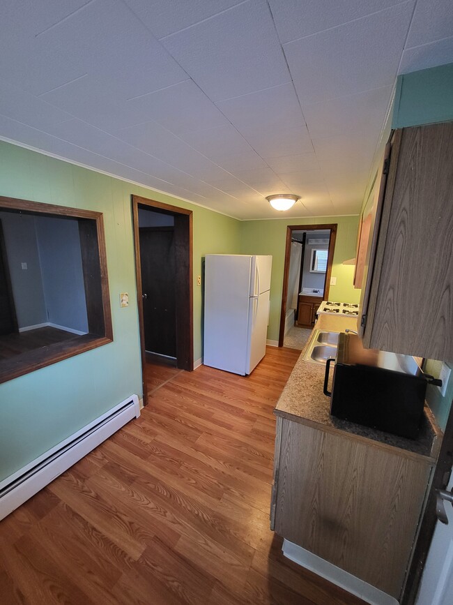 Building Photo - 318 Unit Lower Rental