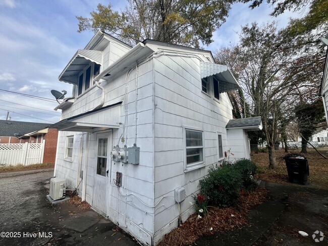 Building Photo - 804 Maple St Unit A Rental