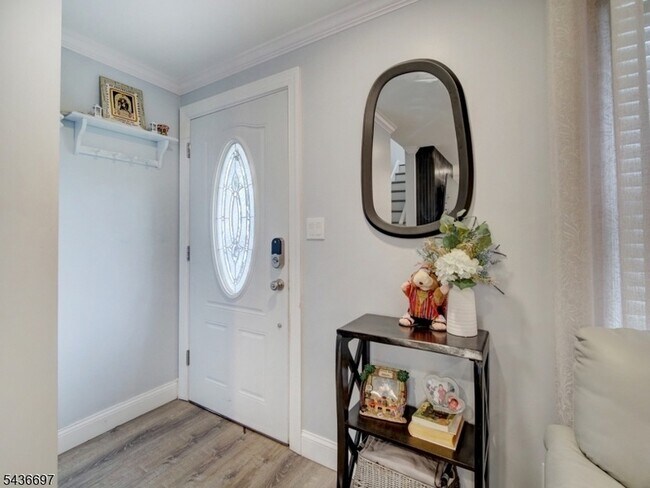 Photo - 605 Crescent Dr