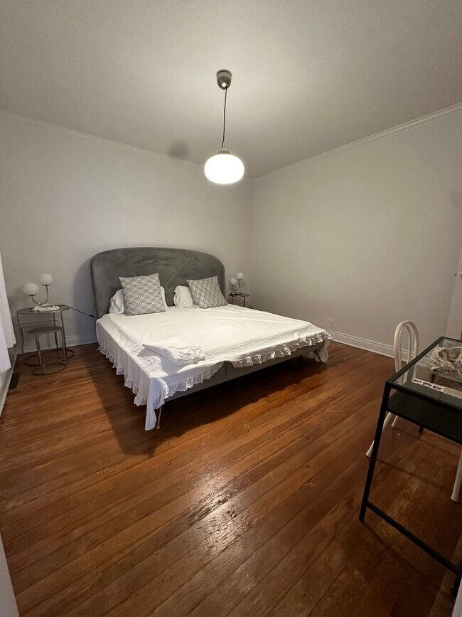 5757 Franklin Ave