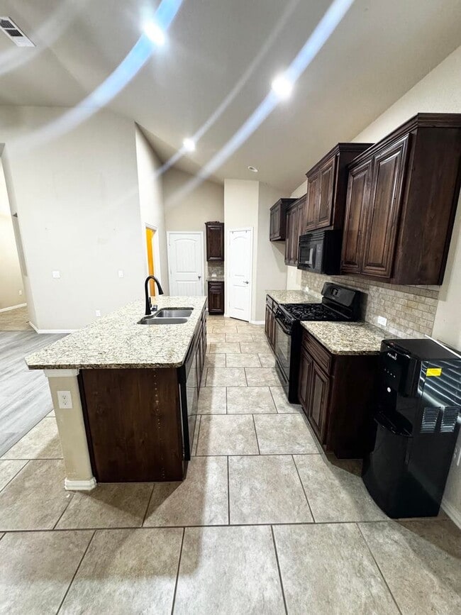 Photo - 4 Bedroom 2 Bathroom For Rent